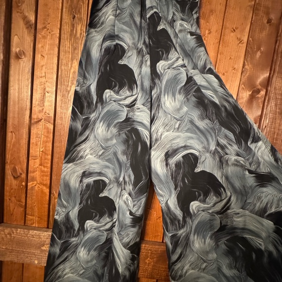 Pants - Swirl Print Wide-Leg Pants in Black and Gray